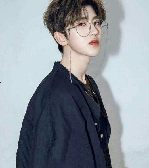 娱乐吃瓜鸭蔡徐坤,娱乐吃瓜界的“鸭王”崛起之路